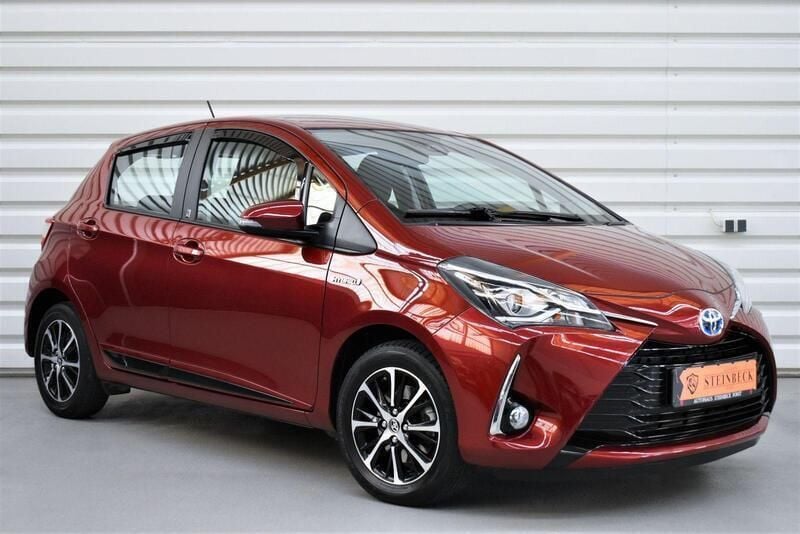 Rot Gebraucht 2018 Toyota Yaris Hybrid Team Kleinwagen | 14.990 € (Fairer Preis) - Bild 1/4