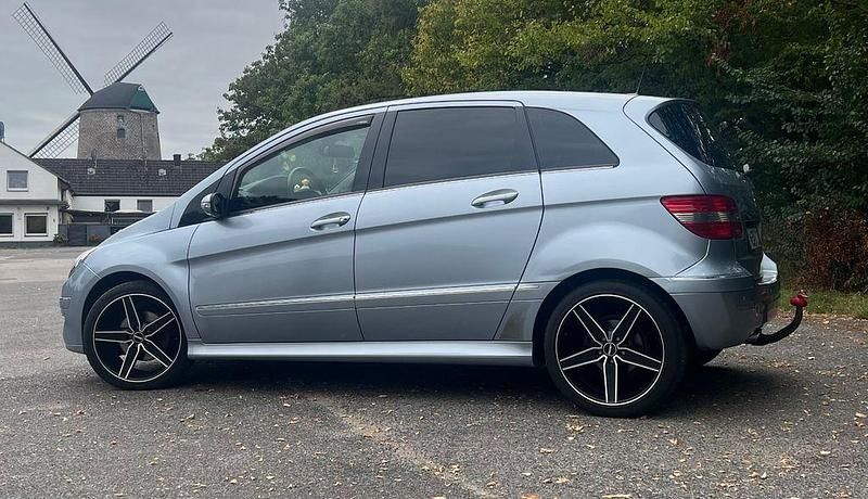 Blau Gebraucht 2007 Mercedes B200 Van / Kleinbus | 6.750 € (Fairer Preis) - Bild 1/4