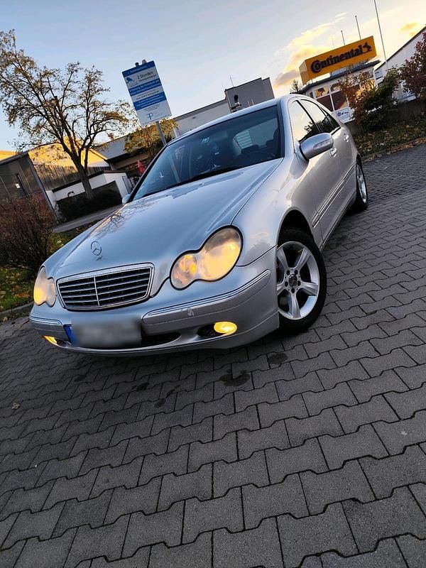 Silber Gebraucht 2004 Mercedes C200 Limousine | 1.998 € (Superpreis) - Bild 1/4