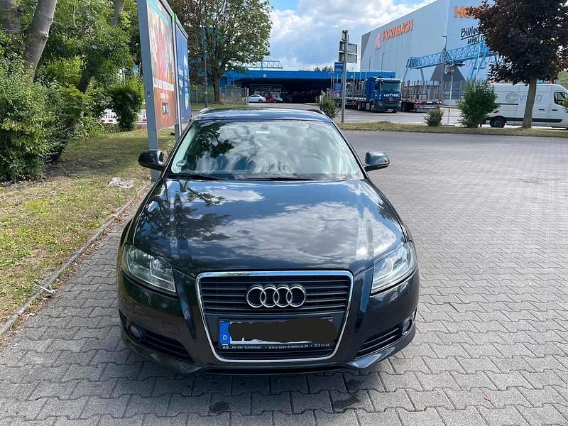 Grau Gebraucht 2008 Audi A3 Sportback Attraction Kleinwagen | 6.750 € (Etwas zu teuer) - Bild 1/4