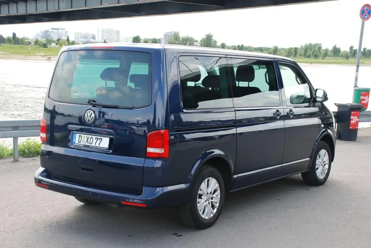 Gebraucht VW Multivan Comfortline 140 PS (102 kW) 2014 Blau Van / Kleinbus