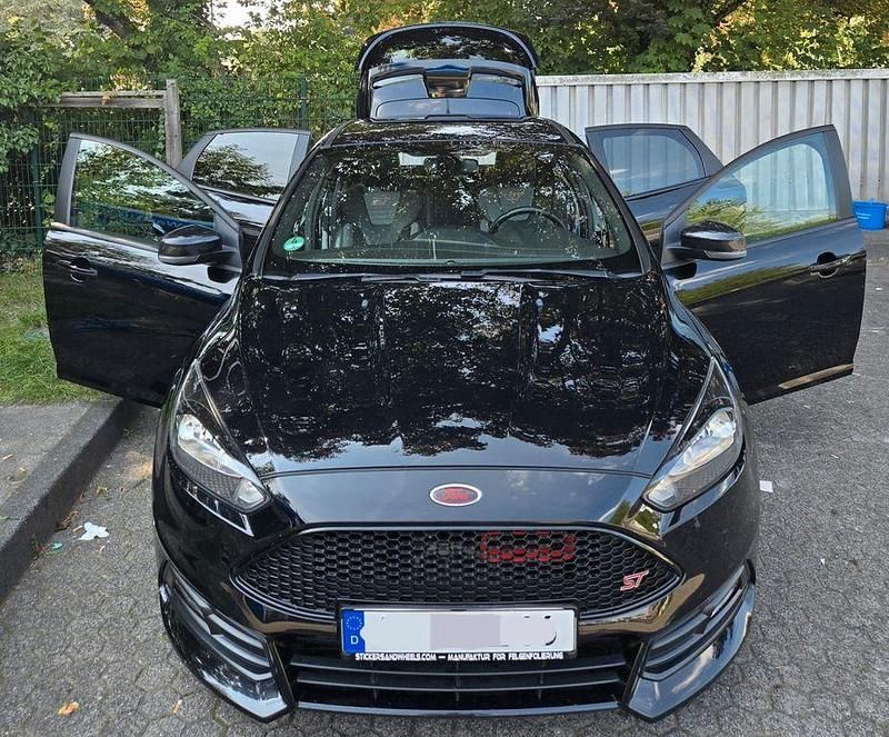 Gebraucht Ford Focus Sport 250 PS (183 kW) 2017 Schwarz Limousine