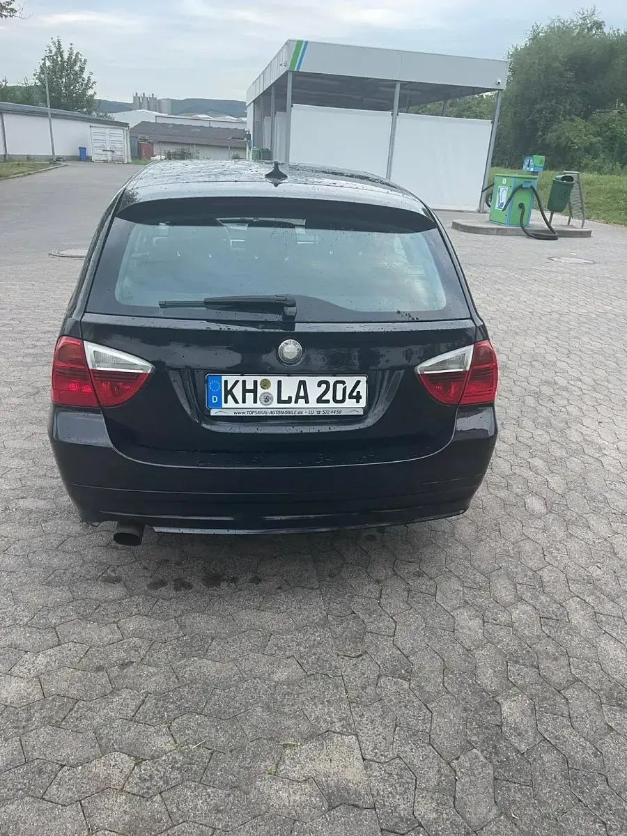 Gebraucht BMW 320 163 PS (119 kW) 2007 Schwarz Kombi