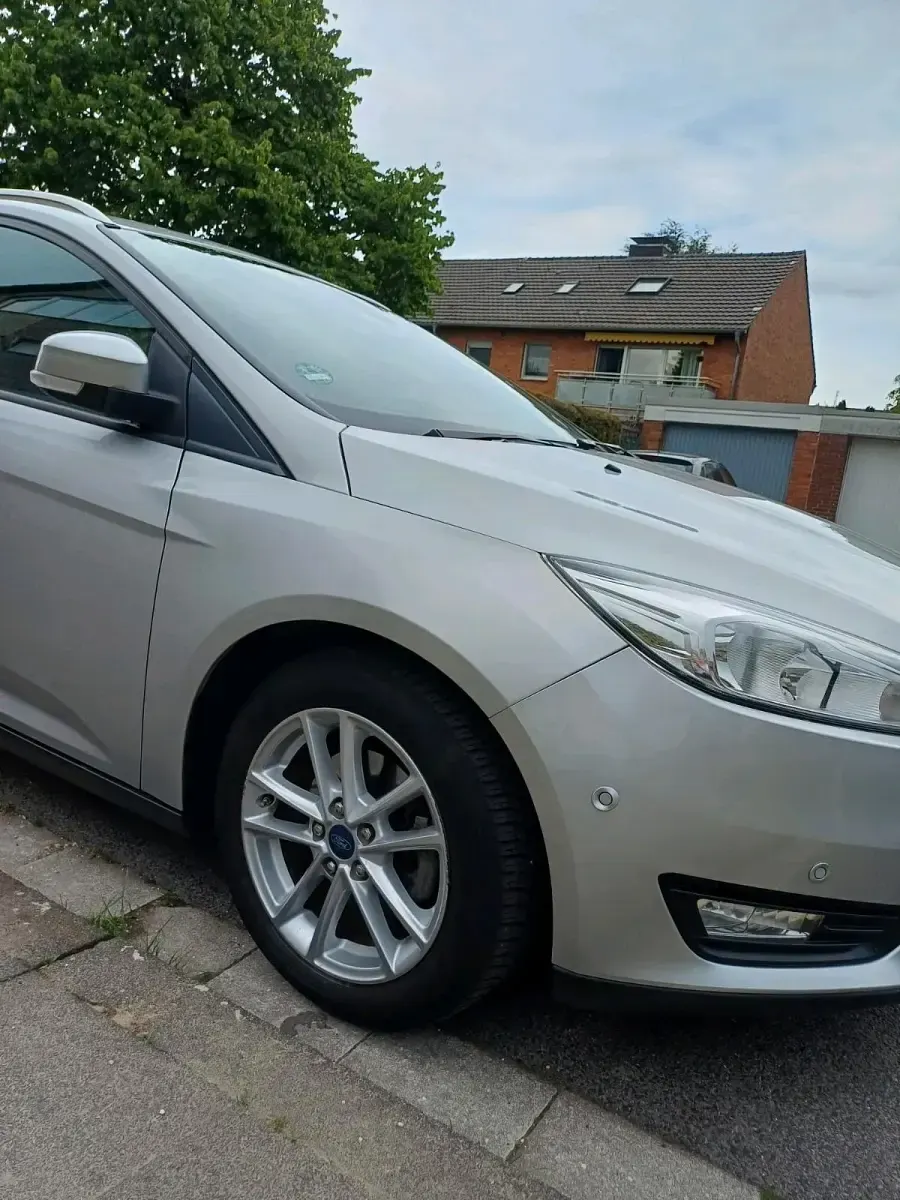 Gebraucht Ford Focus Trend 125 PS (91 kW) 2017 Silber Kombi