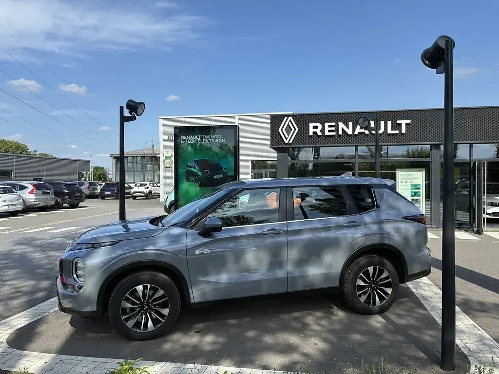 Gebraucht Mitsubishi Outlander P-HEV Basis 306 PS (225 kW) 2025 Mondstein grau (m) SUV