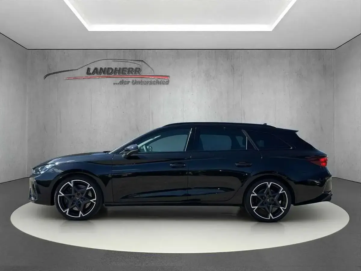 Neu Cupra Leon 333 PS (244 kW) 2026 Midnight black Kombi