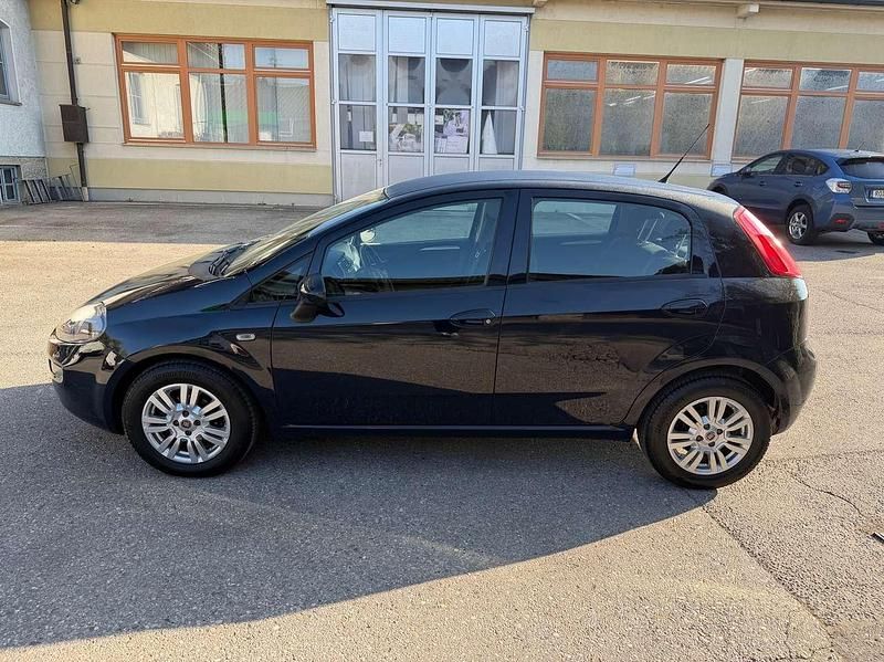 Gebraucht Fiat Punto Lounge 105 PS (77 kW) 2016 Blu suggestivo Kleinwagen