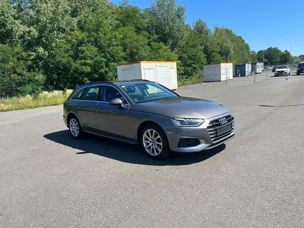 Gebraucht Audi A4 Advanced 163 PS (119 kW) 2021 Grau Limousine