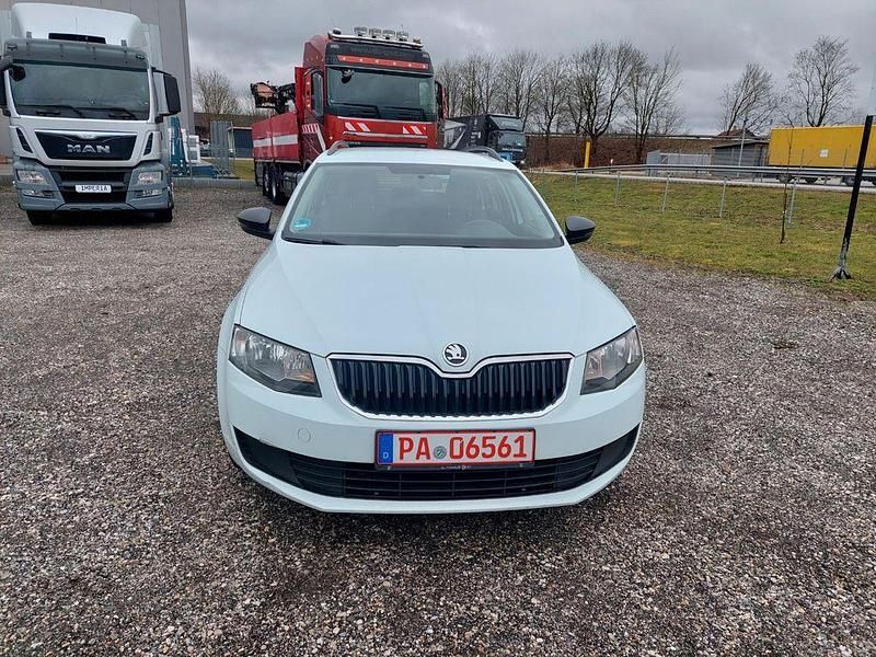 Gebraucht Skoda Octavia Active 116 PS (85 kW) 2016 Weiß Kleinwagen