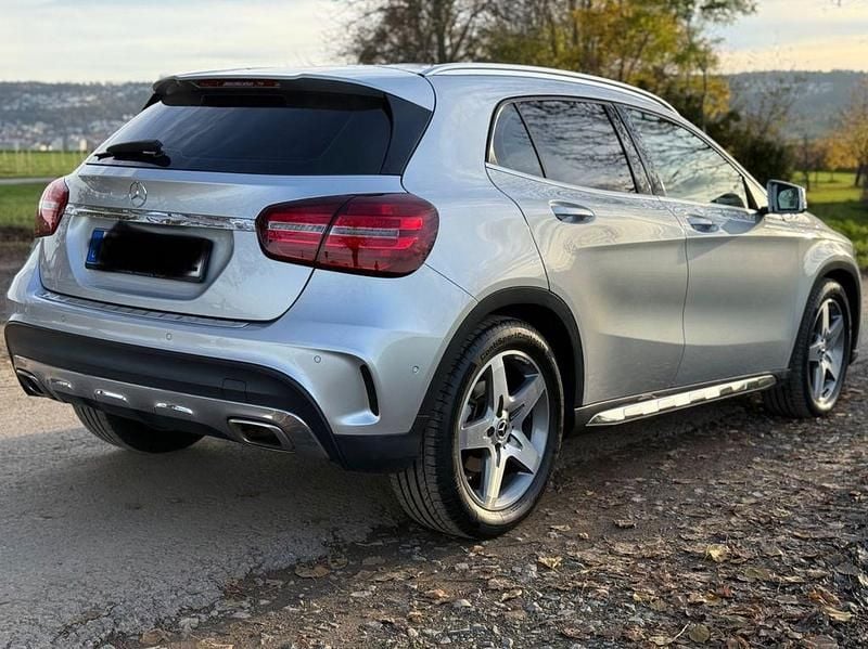 Gebraucht Mercedes GLA200 156 PS (114 kW) 2019 Silber SUV