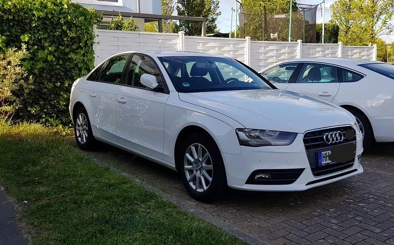 Weiß Gebraucht 2014 Audi A4 Attraction Limousine | 13.250 € (Fairer Preis) - Bild 1/4