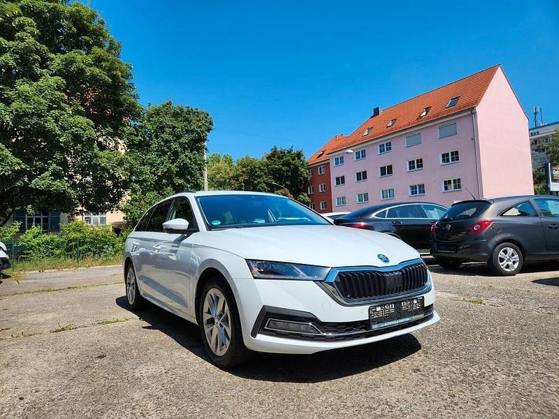 Weiß Gebraucht 2021 Skoda Octavia Style Kombi | 14.490 € (Fairer Preis) - Bild 1/4