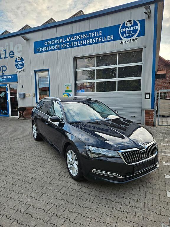 Schwarz Gebraucht 2022 Skoda Superb Style Kombi | 19.990 € (Superpreis) - Bild 1/4