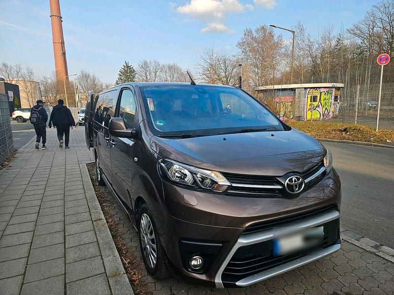 Gebraucht Toyota Proace Verso 122 PS (89 kW) 2020 Braun Kombi