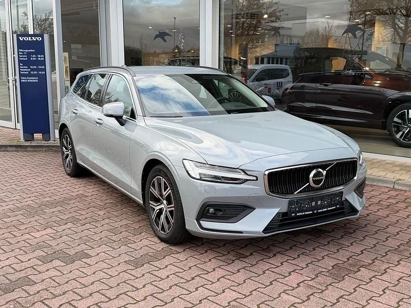 Grau Gebraucht 2023 Volvo V60 Core Kombi | 32.900 € (Guter Preis) - Bild 1/4
