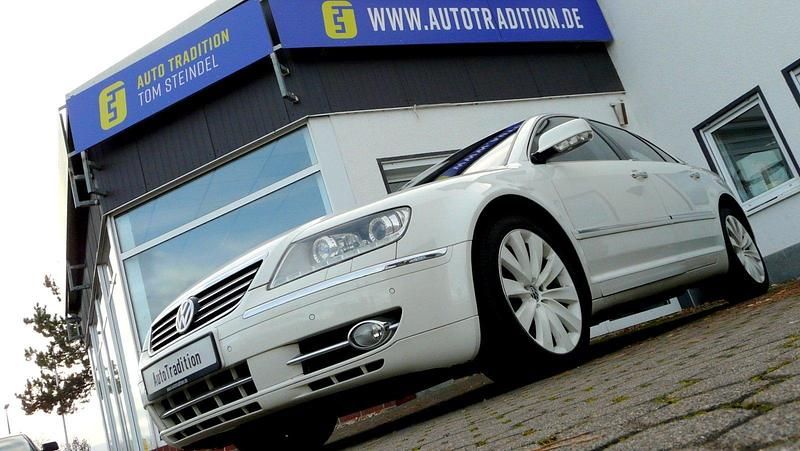 Campanellaweiß Gebraucht 2009 VW Phaeton Individual Limousine | 11.990 € - Bild 1/4