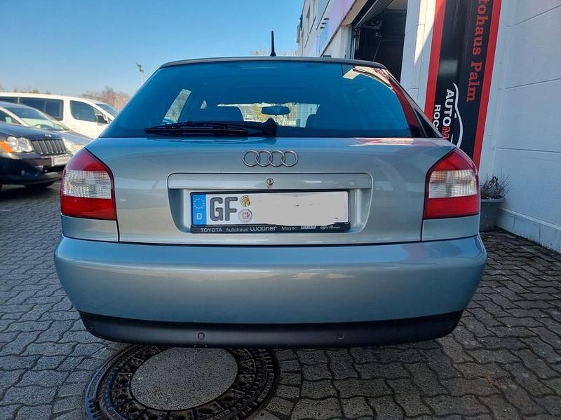 Gebraucht Audi A3 Attraction 125 PS (91 kW) 2001 Blau Kleinwagen
