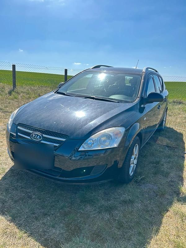 Używany Kia Ceed 115 KM (84 kW) 2008 Czarny Hatchback