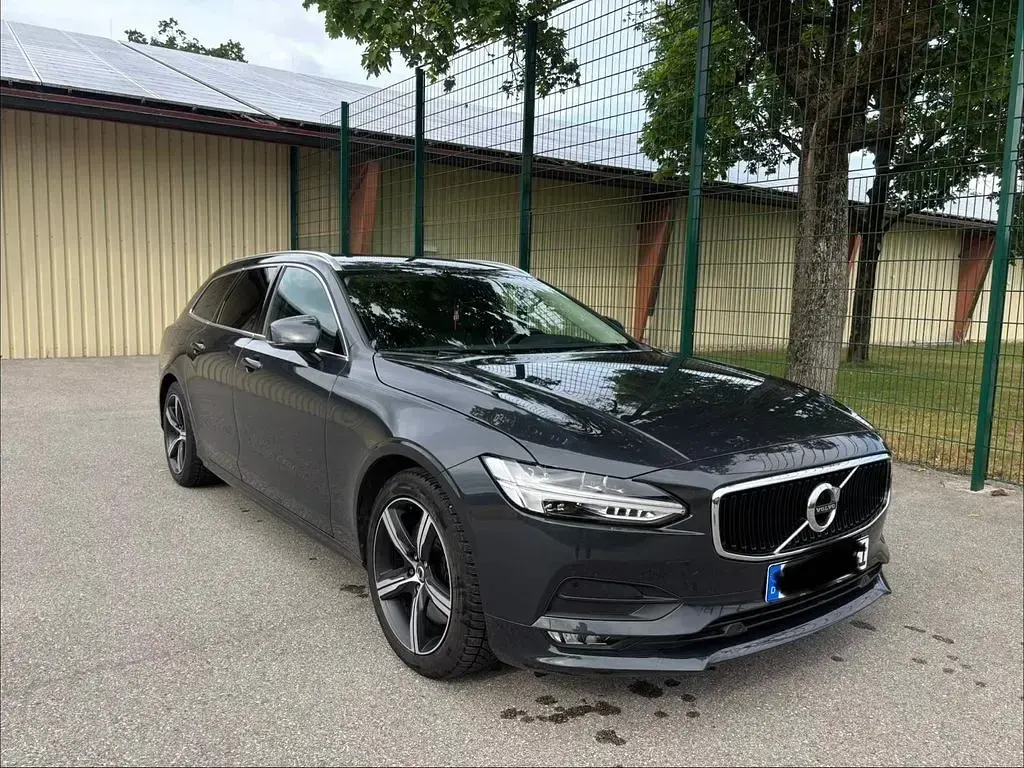 Gebraucht Volvo V90 Momentum 190 PS (139 kW) 2019 Grau Kombi