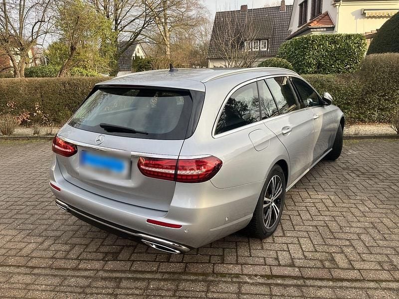 Gebraucht Mercedes E220 Avantgarde 194 PS (142 kW) 2021 Silber Kombi