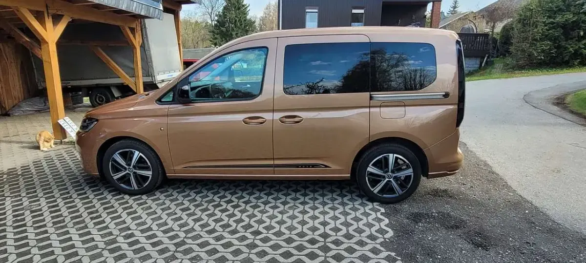 Gebraucht VW Caddy Move 122 PS (89 kW) 2021 Gold Van / Kleinbus