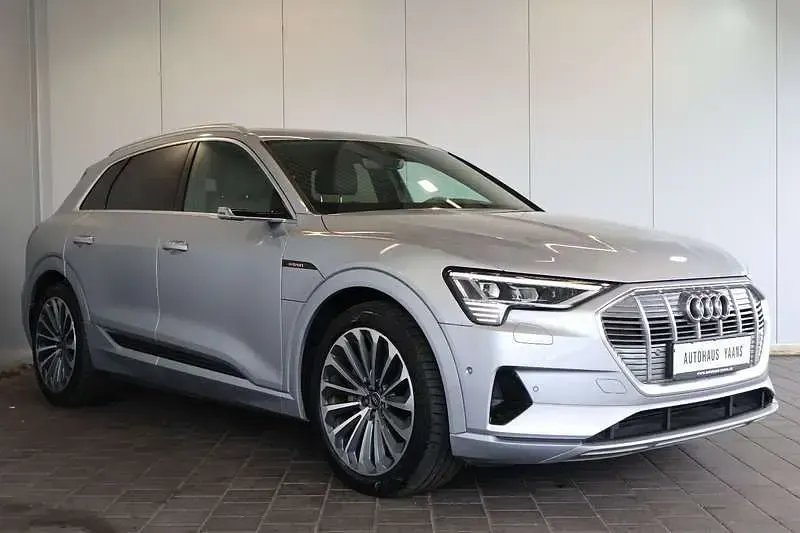 Gebraucht Audi e-tron 300 kW (408 PS) 2022 Silber SUV