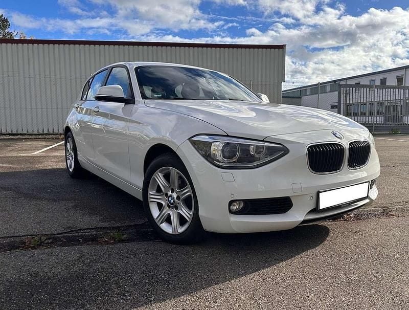 Weiß Gebraucht 2014 BMW 120 Comfort Edition Kleinwagen | 8.800 € (Guter Preis) - Bild 1/4