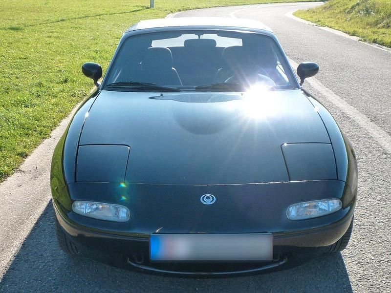 Second-hand Mazda MX5 115 CP (84 kW) 1993 Negru Cabrio
