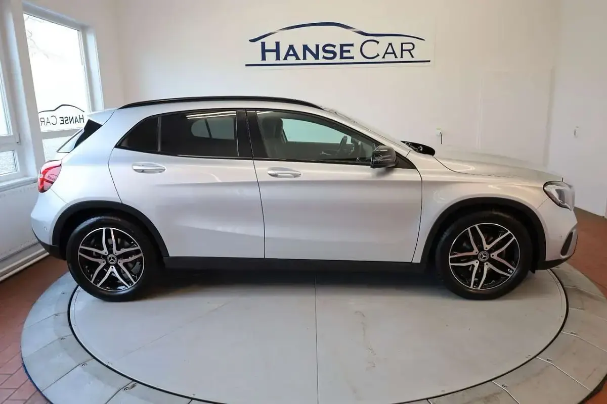 Gebraucht Mercedes GLA180 122 PS (89 kW) 2020 Silber SUV