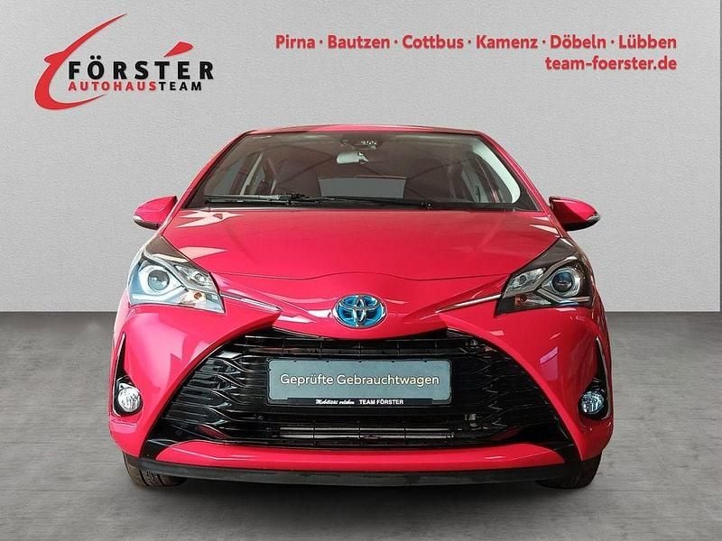 Gebraucht Toyota Yaris Hybrid Basis 101 PS (74 kW) 2018 Vulcanorot Limousine