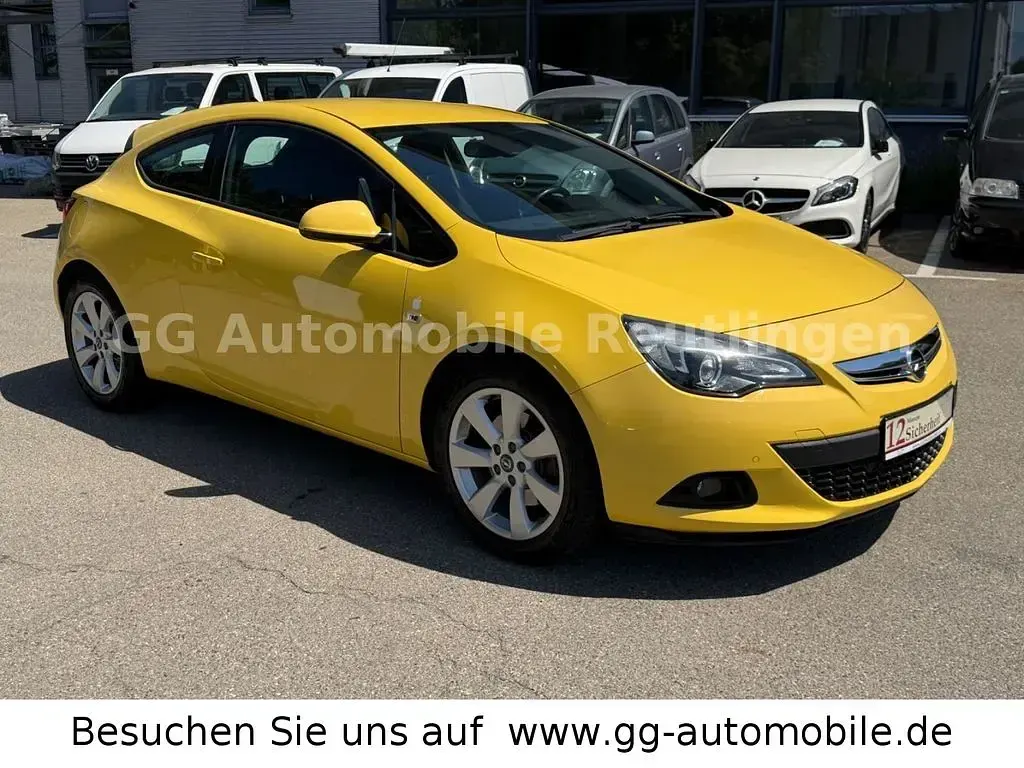 Gebraucht Opel Astra GTC Edition 179 PS (131 kW) 2011 Gelb Limousine