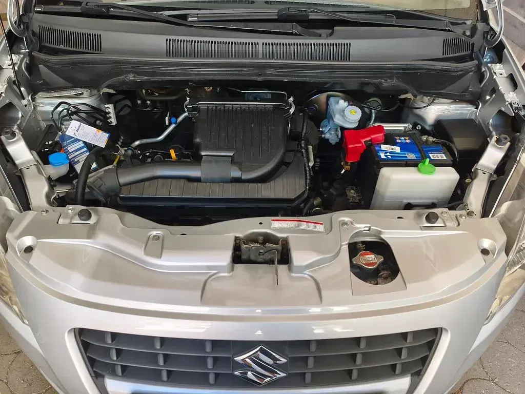 Gebraucht Suzuki Splash 94 PS (69 kW) 2012 Silber Kleinwagen