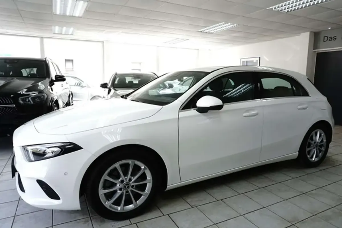 Gebraucht Mercedes A220 190 PS (139 kW) 2021 Weiß Limousine