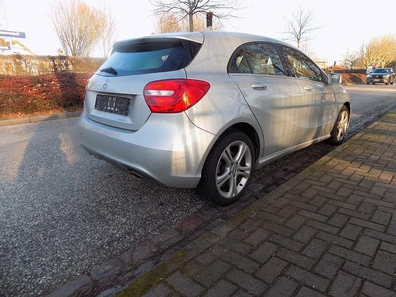 Gebraucht Mercedes A180 122 PS (89 kW) 2013 Silber Limousine