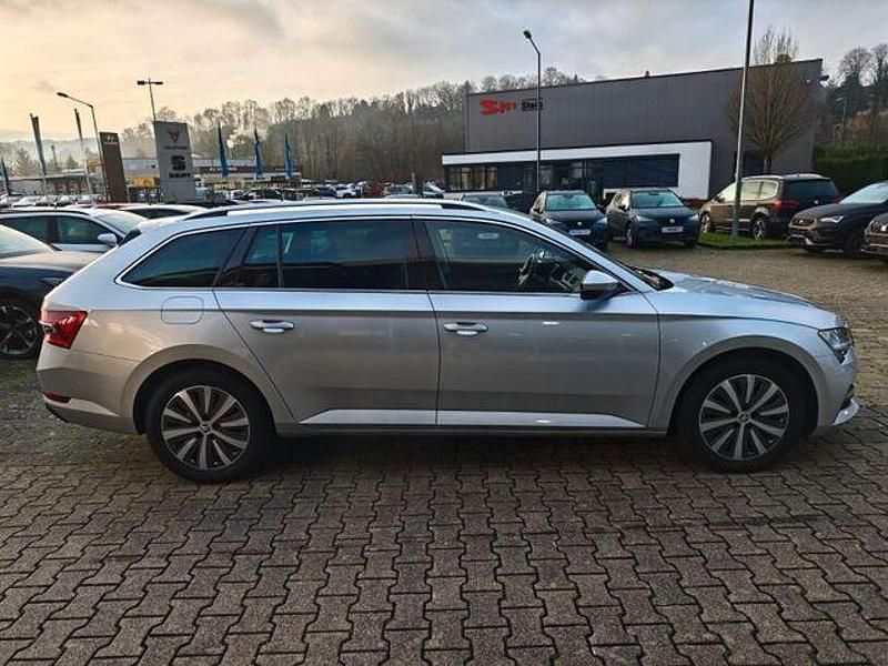 Gebraucht Skoda Superb Style 218 PS (160 kW) 2022 Brilliantsilber metallic (metallic) Kombi