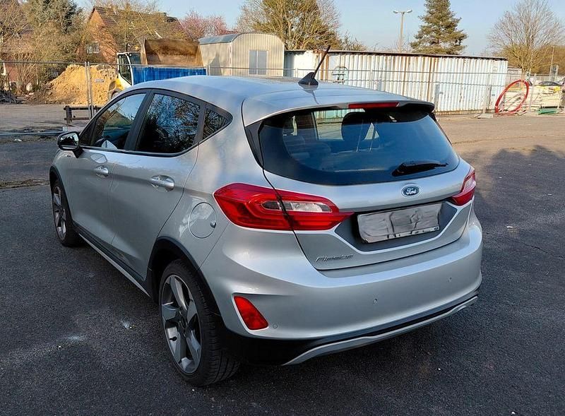 Gebraucht Ford Fiesta Active 101 PS (74 kW) 2019 Silber Kleinwagen