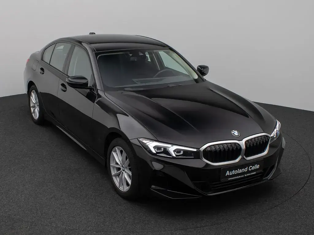 Gebraucht BMW 318 Shadowline 156 PS (114 kW) 2024 Schwarz 2668schwarz Limousine