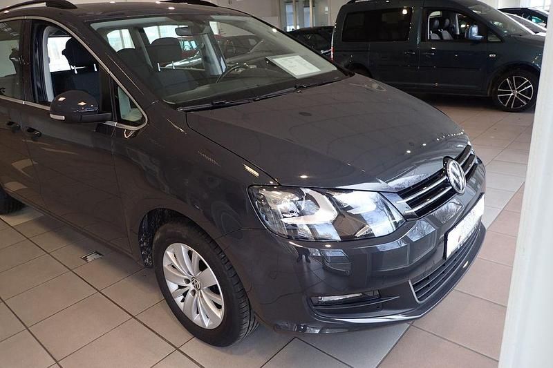 Gebraucht VW Sharan Comfortline 150 PS (110 kW) 2016 Grau Van / Kleinbus