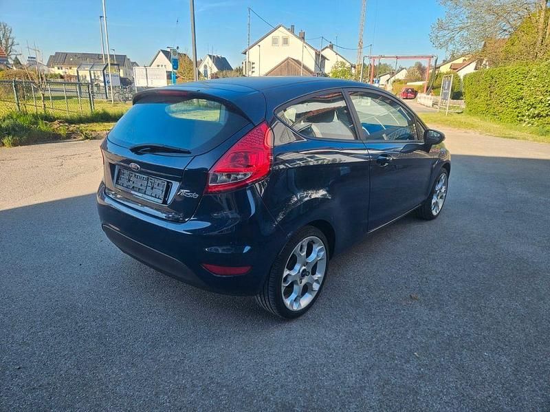 Gebraucht Ford Fiesta Trend 82 PS (60 kW) 2009 Blau Kleinwagen