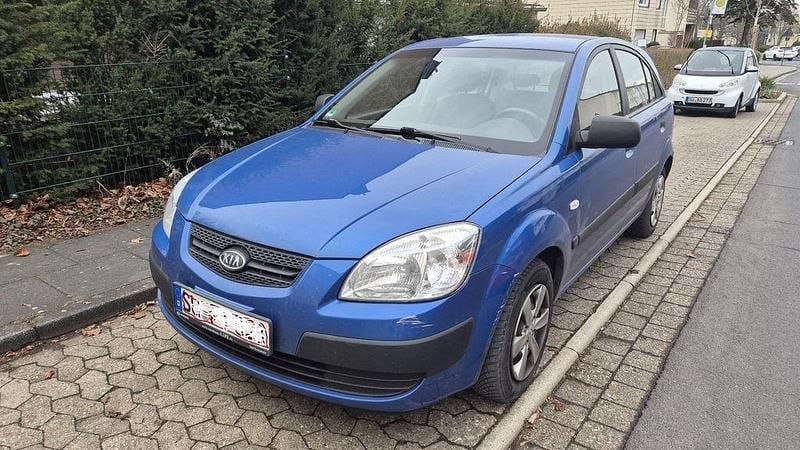 Blau Gebraucht 2009 Kia Rio Limousine | 600 € (Superpreis) - Bild 1/4