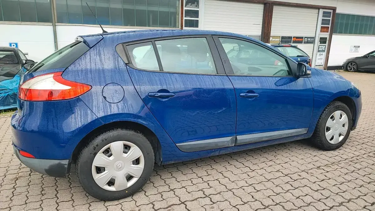 Gebraucht Renault Mégane Initiale Paris 105 PS (77 kW) 2013 Blau Limousine