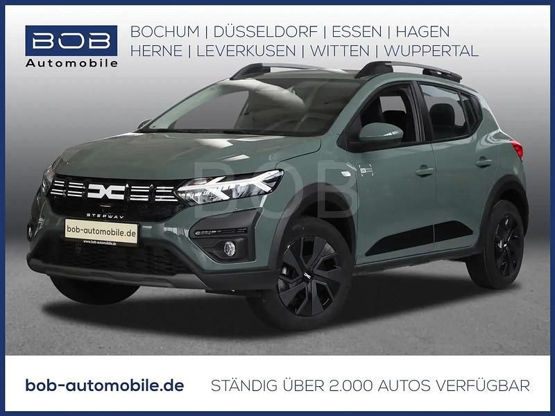Grau Gebraucht 2025 Dacia Sandero Expression Limousine | 17.887 € - Bild 1/3