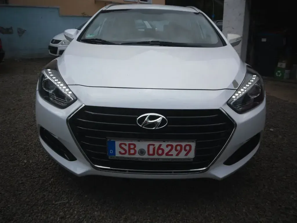 Gebraucht Hyundai i40 Classic 116 PS (85 kW) 2018 Weiß Kombi