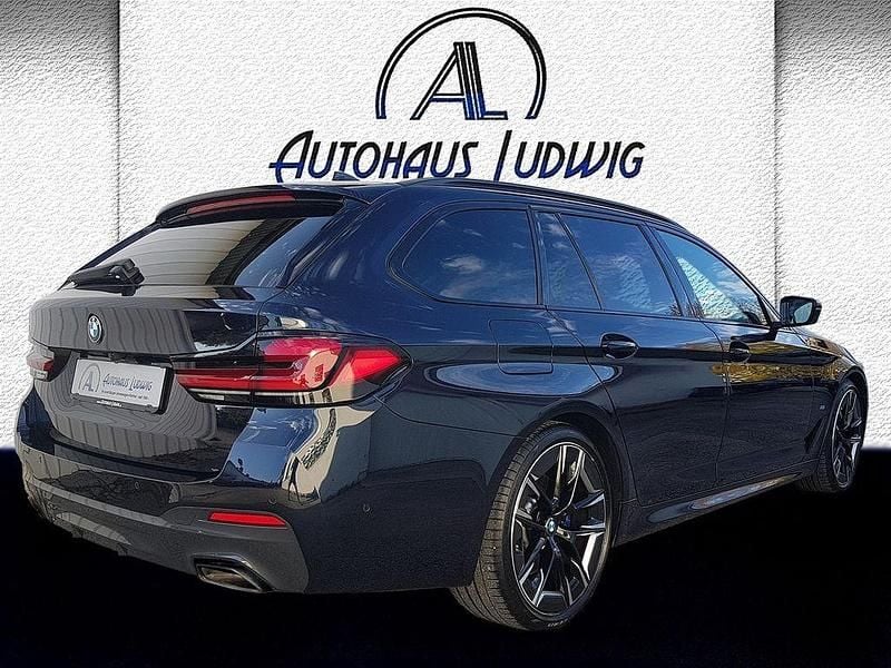 Gebraucht BMW 530 M Sport 286 PS (210 kW) 2023 M carbonschwarz metallic Kombi
