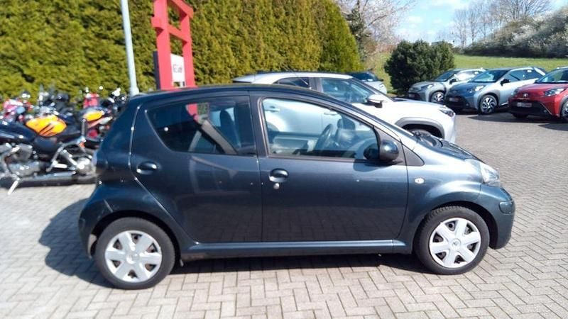 Gebraucht Toyota Aygo Cool 68 PS (50 kW) 2010 Grau Kleinwagen