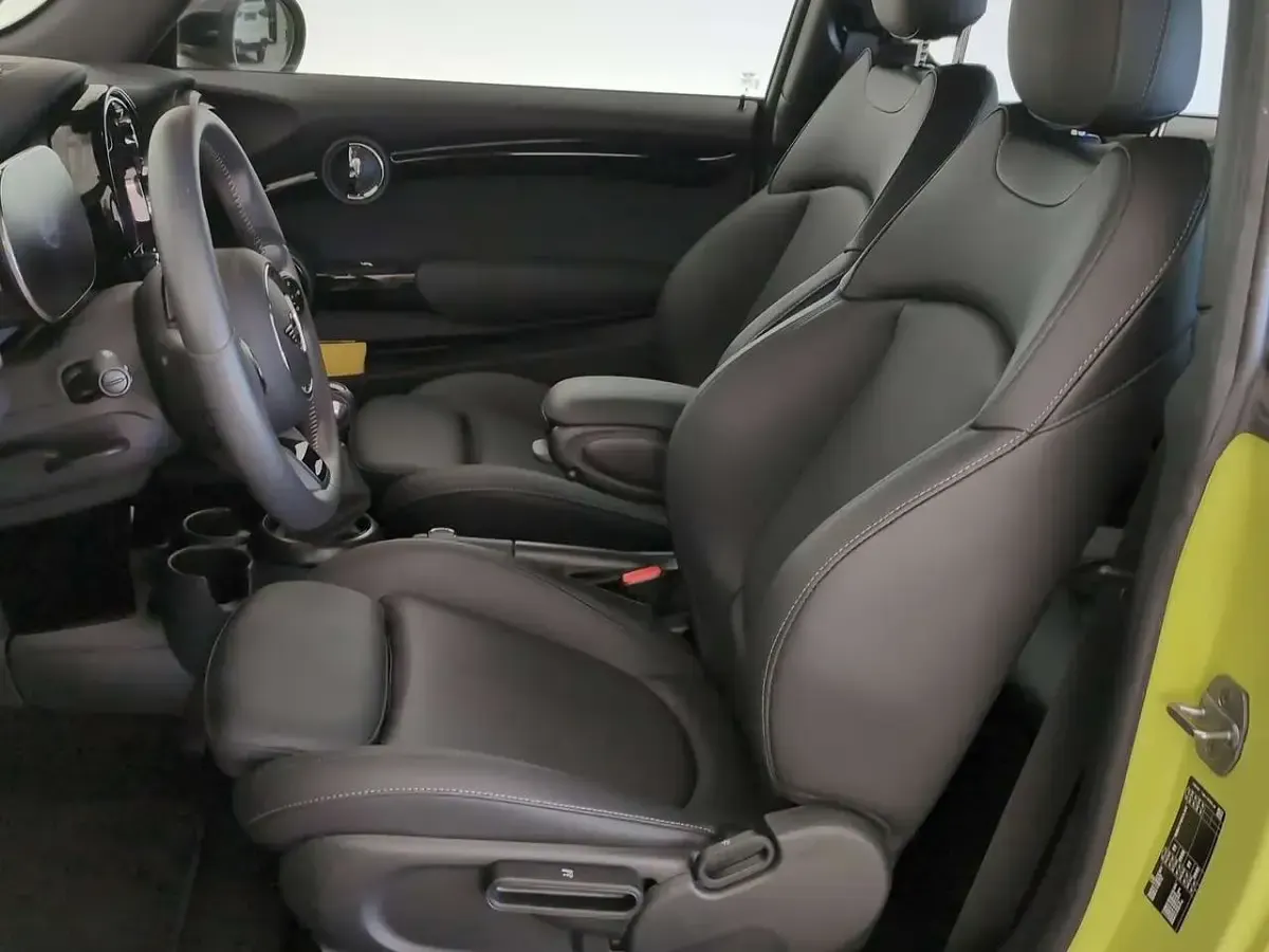 Gebraucht Mini Cooper 136 PS (100 kW) 2023 Gelb Kleinwagen