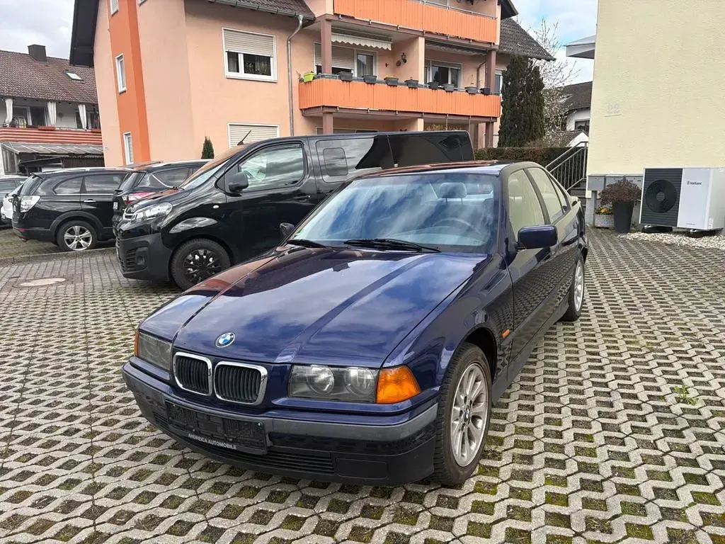 Gebraucht BMW 316 102 PS (75 kW) 1997 Blau Limousine