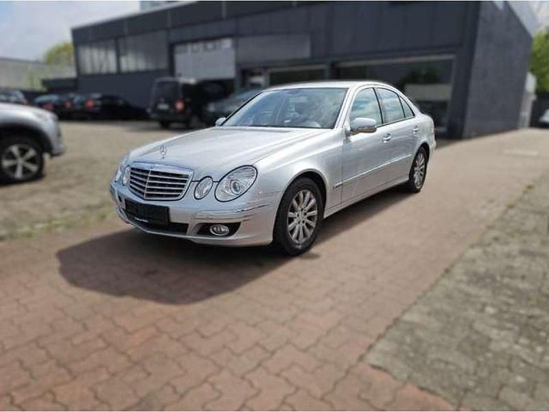 Gebraucht Mercedes E200 184 PS (135 kW) 2007 Iridiumsilber  metalliclack (metallic) Limousine