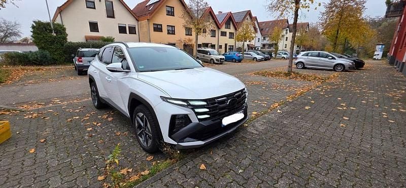 Weiß Gebraucht 2024 Hyundai Tucson Trend SUV | 34.900 € (Guter Preis) - Bild 1/4