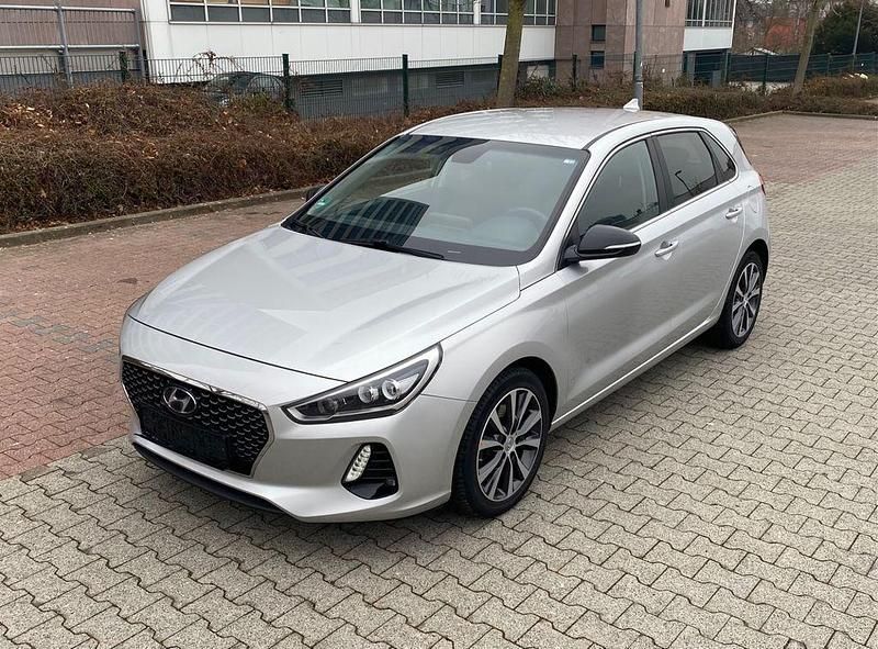 Gebraucht Hyundai i30 120 PS (88 kW) 2017 Grau Limousine